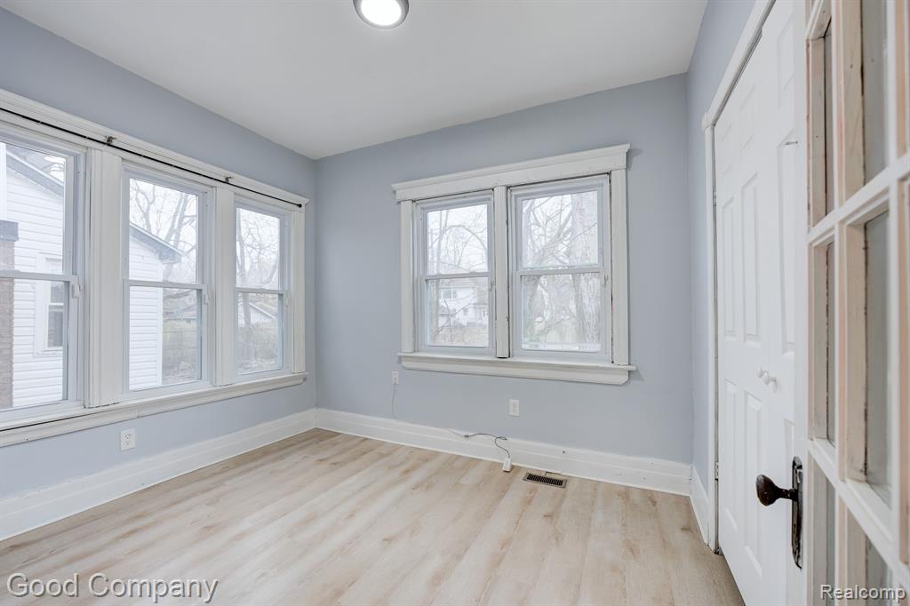 849 CHALMERS Street, Detroit, MI 48215 — Photo 19