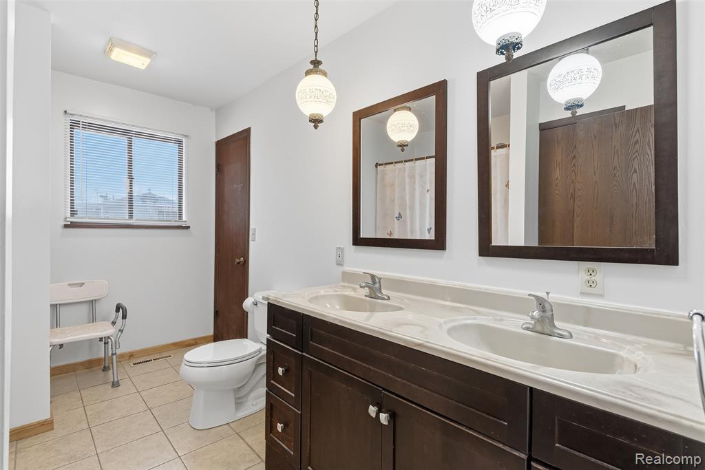 5037 W Court Street, Flint, MI 48532 — Photo 14