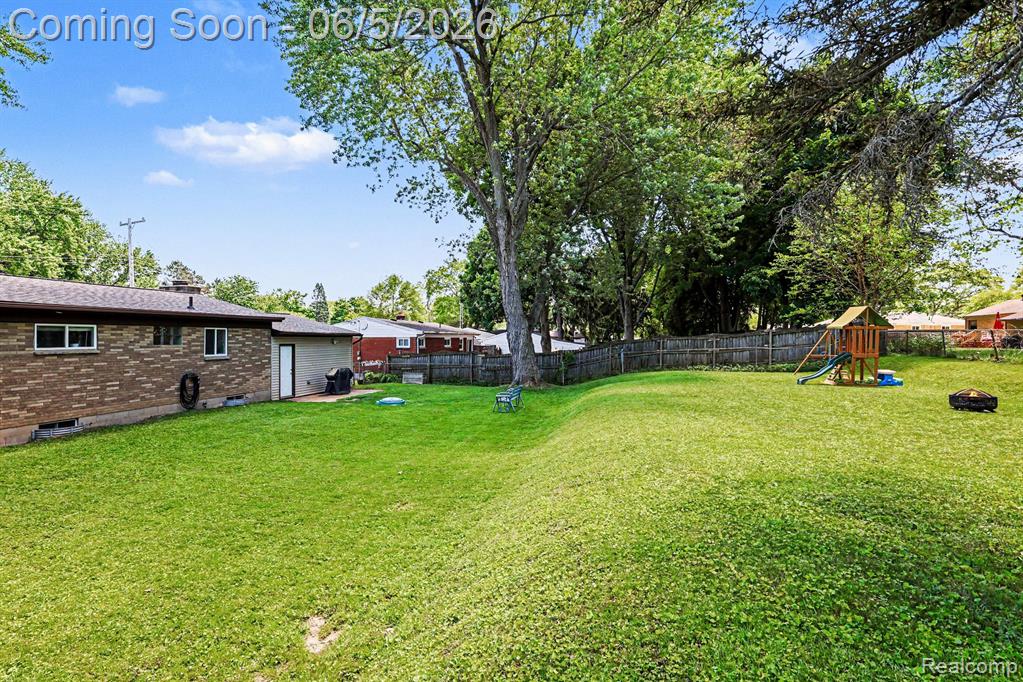5603 Hallendale Road, Haslett, MI 48840 — Photo 25