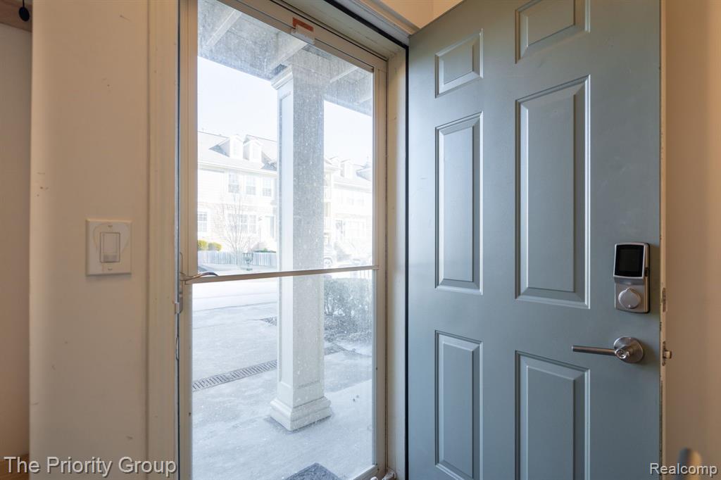 108 EVERGREEN Trail, Lake Orion, MI 48362 — Photo 3