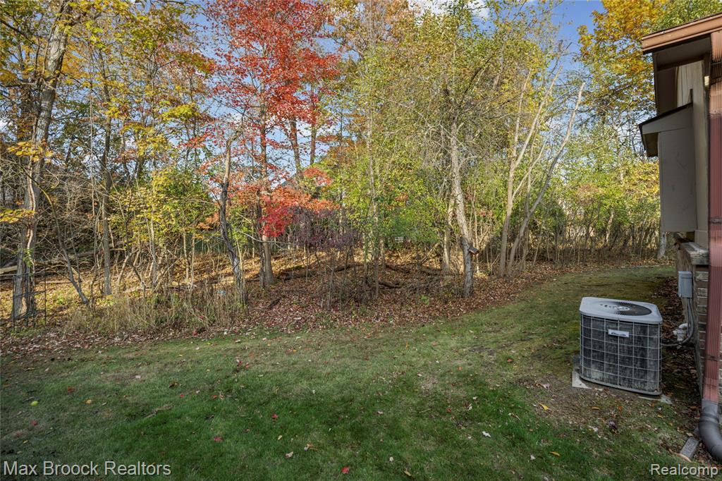 7400 Tall Timbers, West Bloomfield, MI — Photo 32