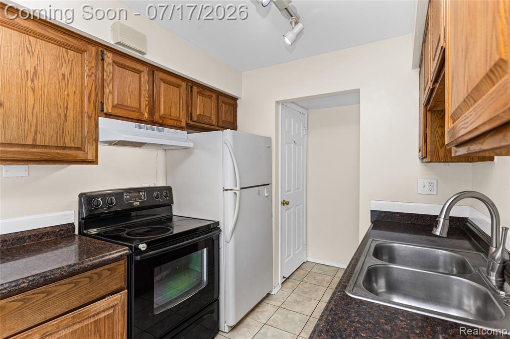 8136 Busko, Warren, MI 48093 — Photo 16