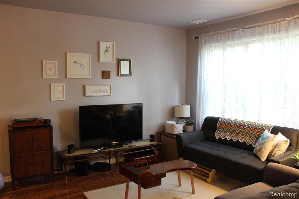 47640 PEMBROKE Drive, Canton, MI 48188 — Photo 4