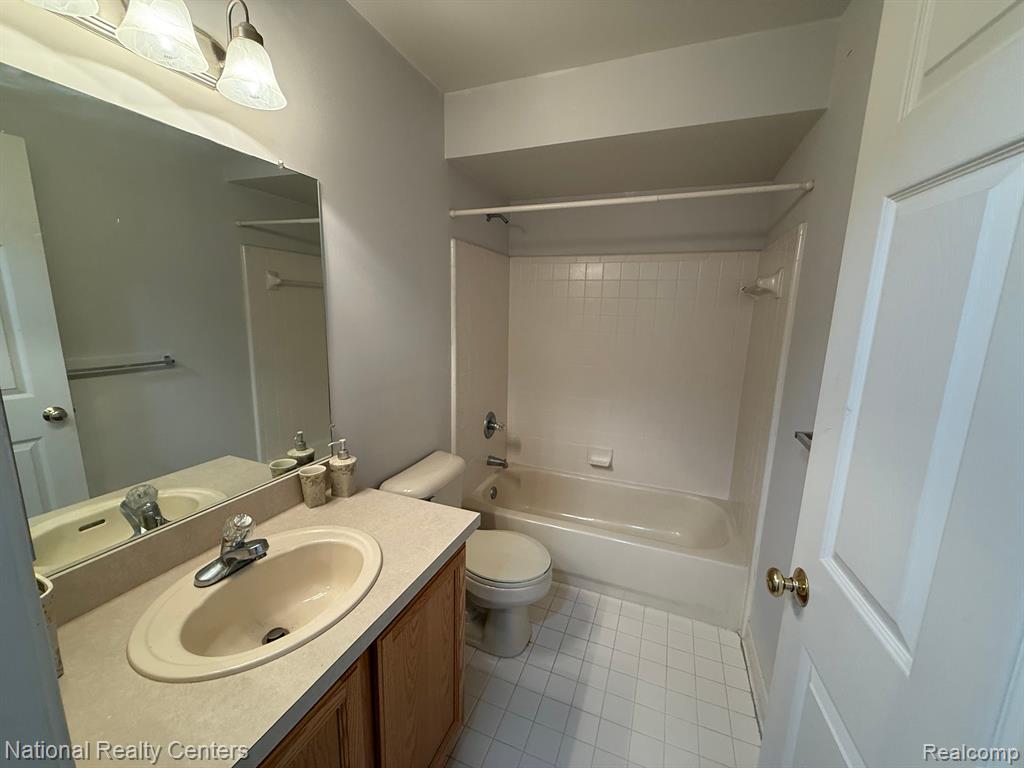 41506 GREENSPIRE Drive, Clinton Twp, MI 48038 — Photo 17