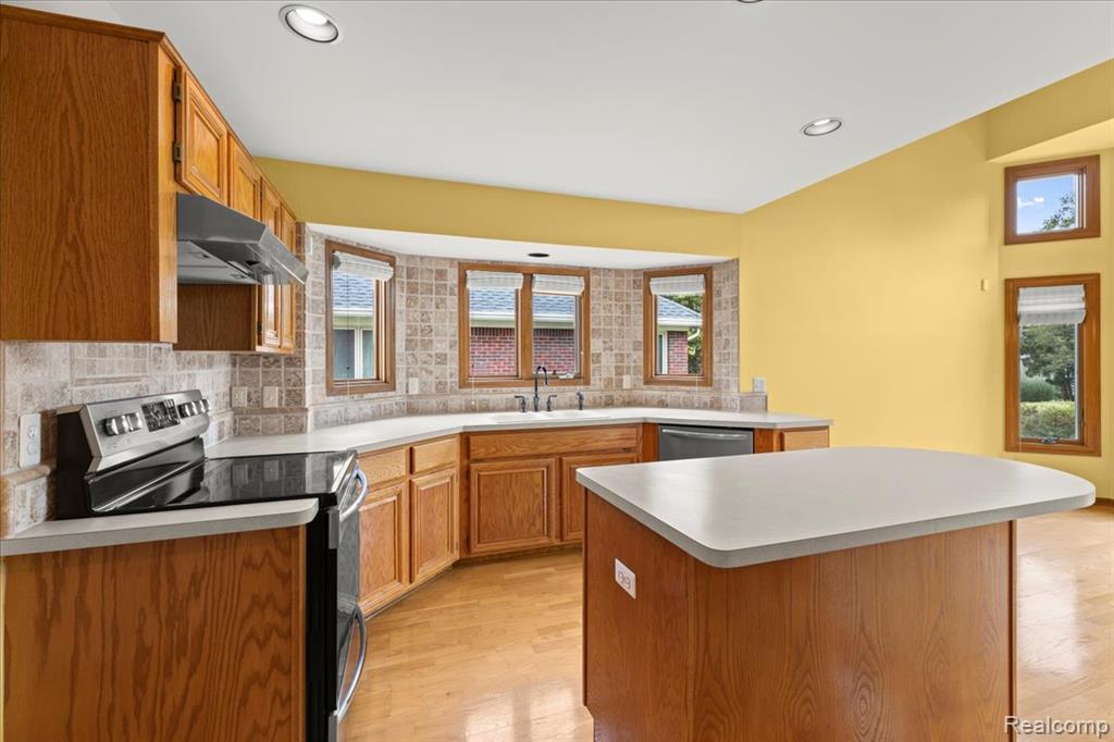 49366 Briar Pointe Dr. Drive, Macomb, MI 48044 — Photo 18