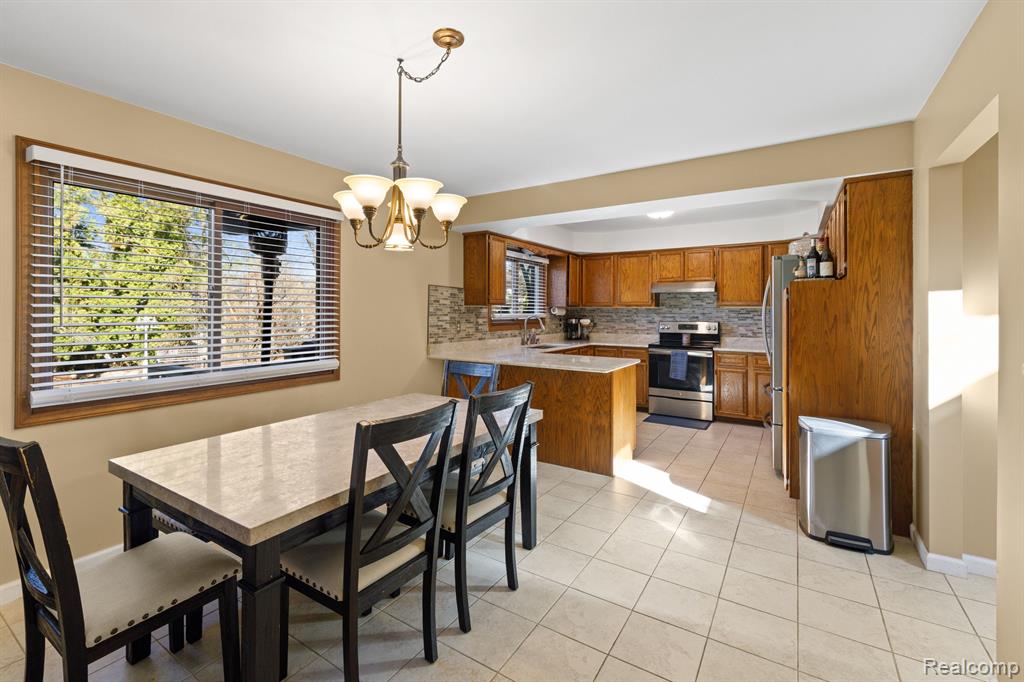 47387 MEADOWBROOK Drive, Macomb, MI 48044 — Photo 9