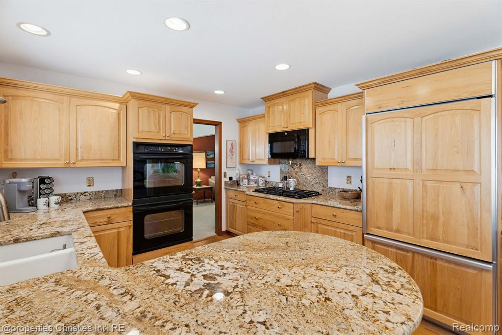 2825 Sylvan Shores Drive, Waterford, MI 48328 — Photo 9