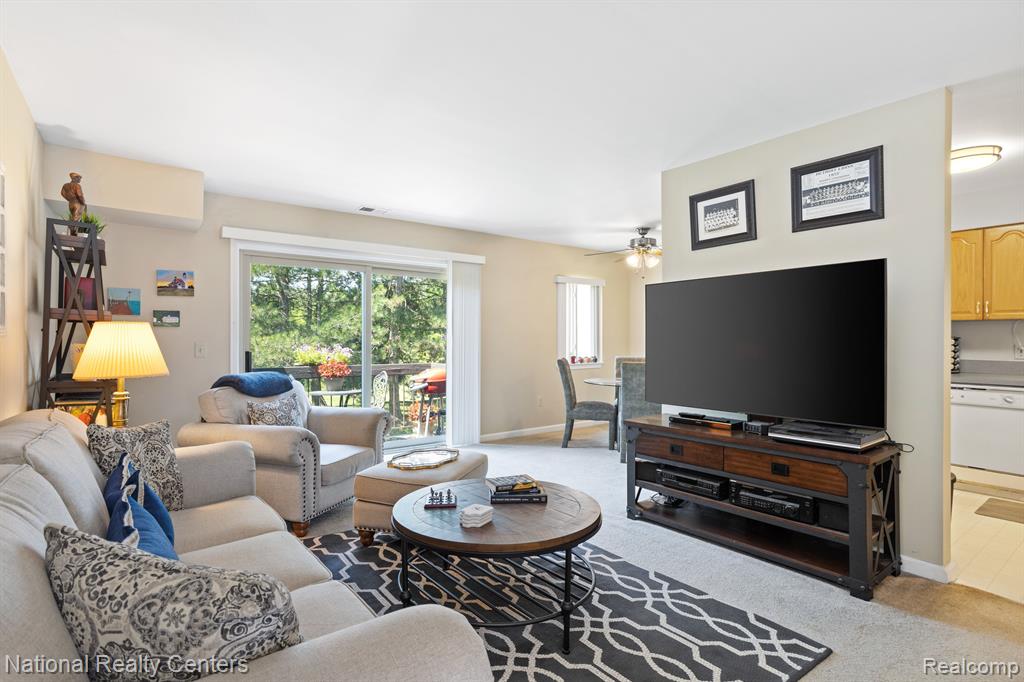33907 PONDVIEW Circle, Livonia, MI 48152 — Photo 5