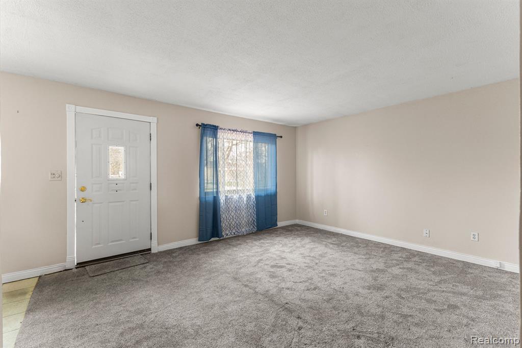 4928 RAYMOND Avenue, Dearborn Heights, MI 48125 — Photo 6