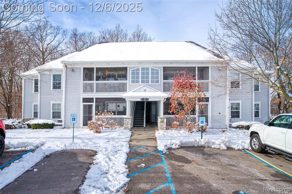 12274 Saint Andrews Way, Fenton, MI 48430 — front exterior