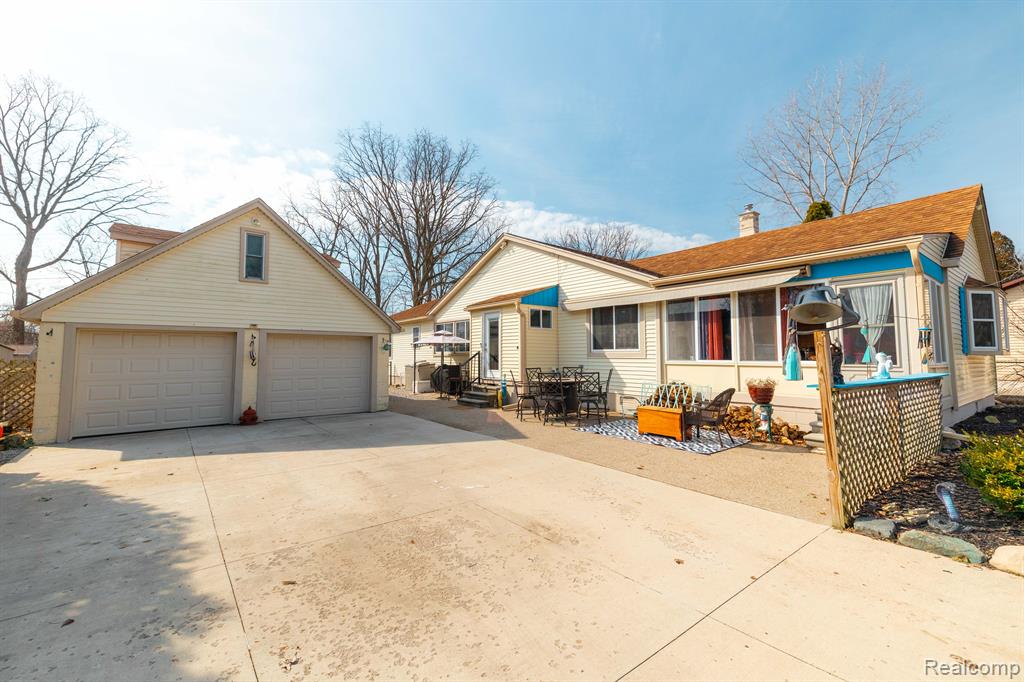 8515 Lake Road, Grosse Ile, MI 48138 — Photo 4