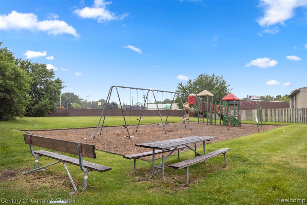 10159 ALLEN POINTE Drive, Allen Park, MI 48101 — Photo 18
