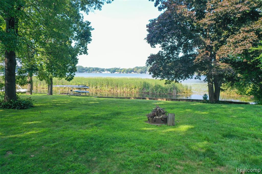 1938 Lakeview Drive, Lapeer, MI 48446 — Photo 31