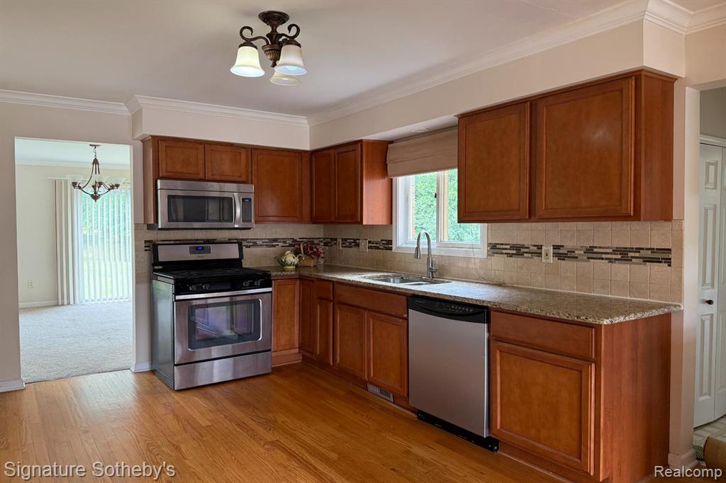 979 Emerson Drive, Troy, MI 48084 — Photo 11