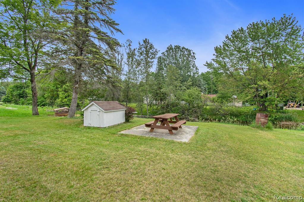 6954 LAKEVIEW Drive, Hubbard Lake, MI 49747 — Photo 19