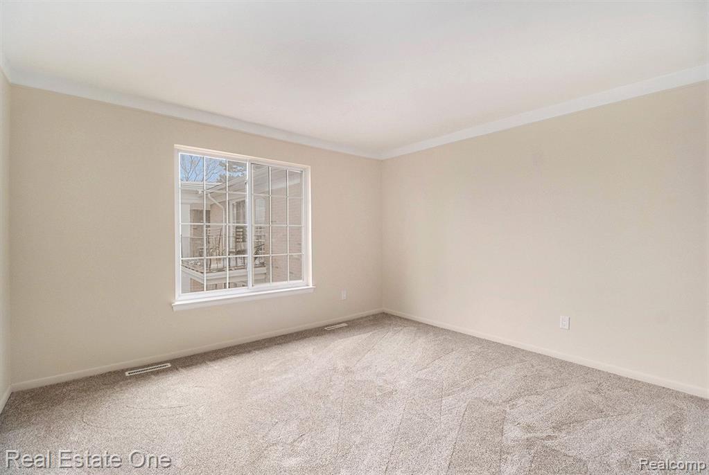 444 FOX HILLS Drive N, A-8, Bloomfield Hills, MI 48304 — Photo 12