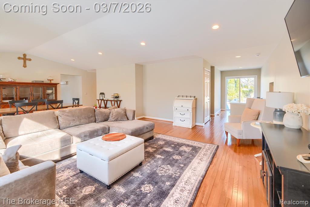 4405 Green Lake Road, West Bloomfield, MI 48323 — Photo 11