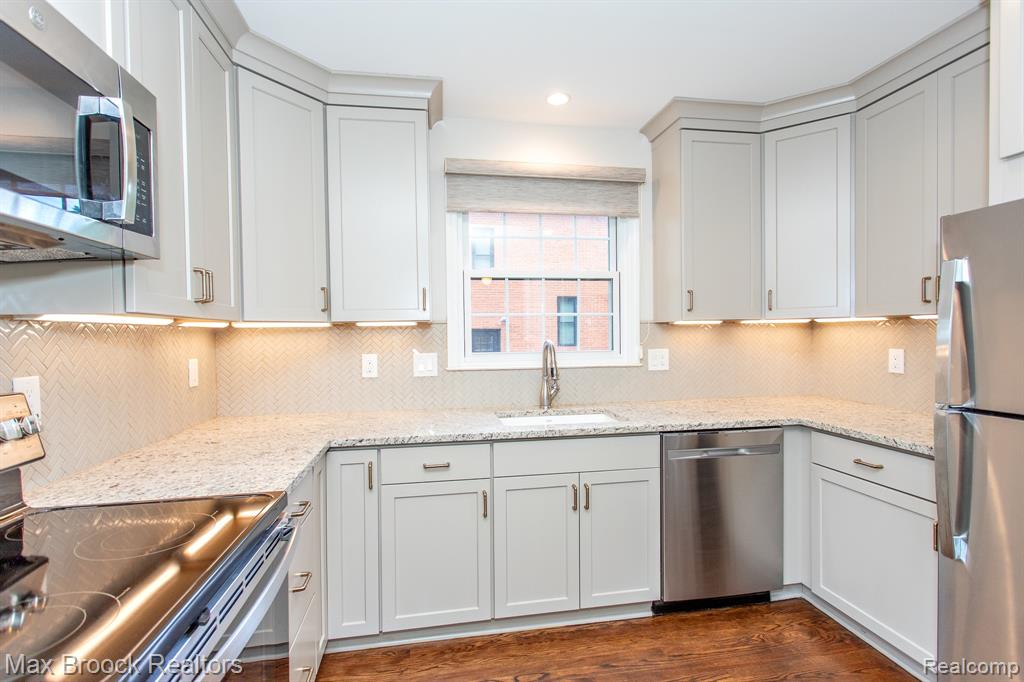 25830 Berkley Avenue, Huntington Woods, MI — Photo 13