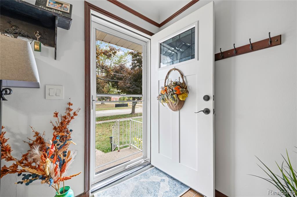 6815 Apache Trail, Westland, MI — Photo 5