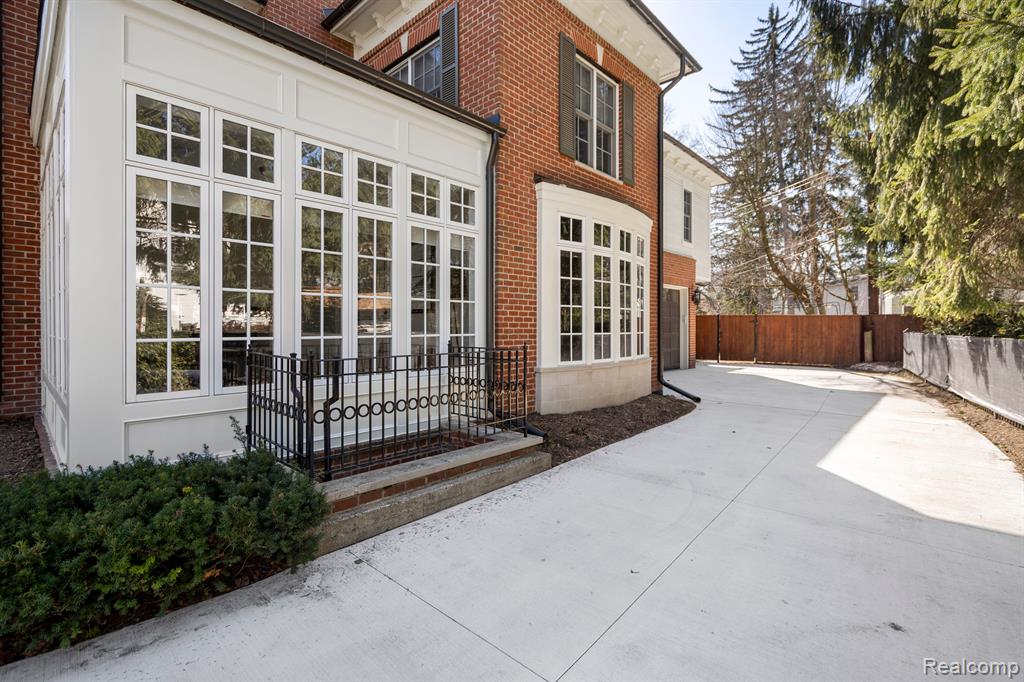 550 SHIRLEY Road, Birmingham, MI 48009 — Photo 58