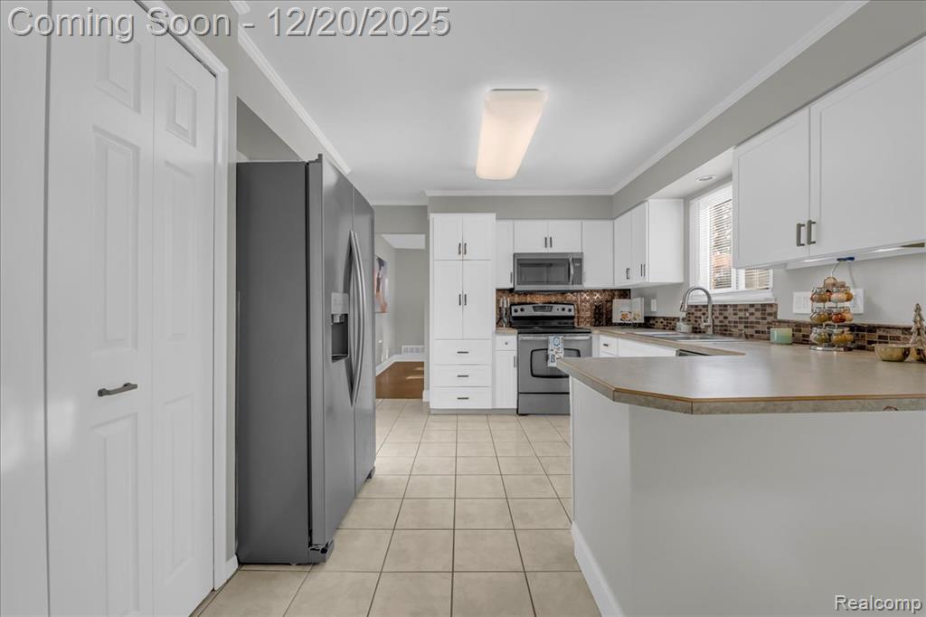 518 Charing Cross Drive, Grand Blanc, MI 48439 — Photo 13