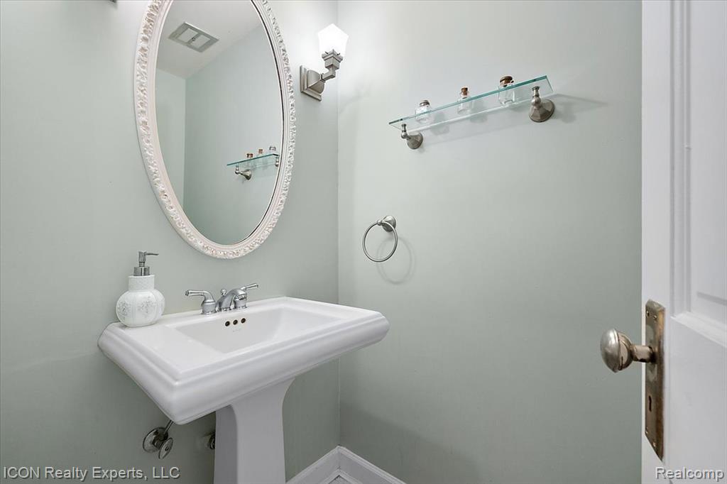 746 Birch Tree Lane, Rochester Hills, MI 48306 — Photo 35