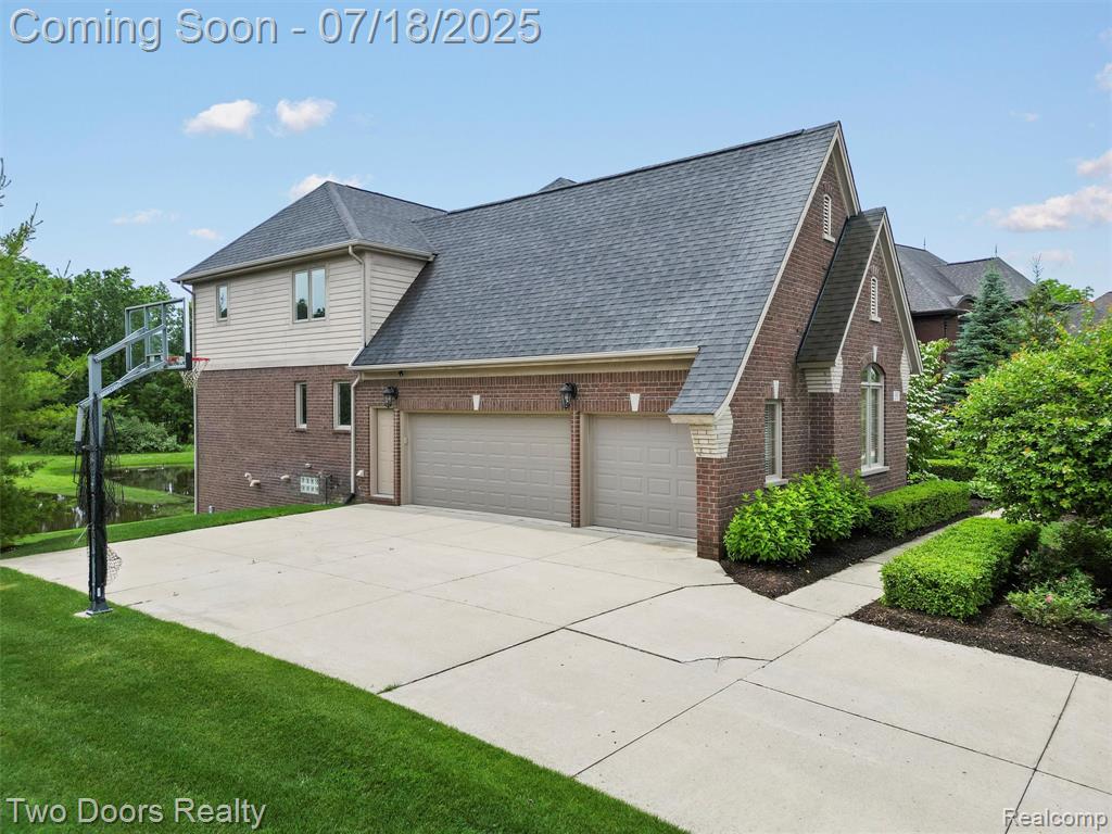 3551 Royal Berkshire Lane, Oakland, MI — Photo 2