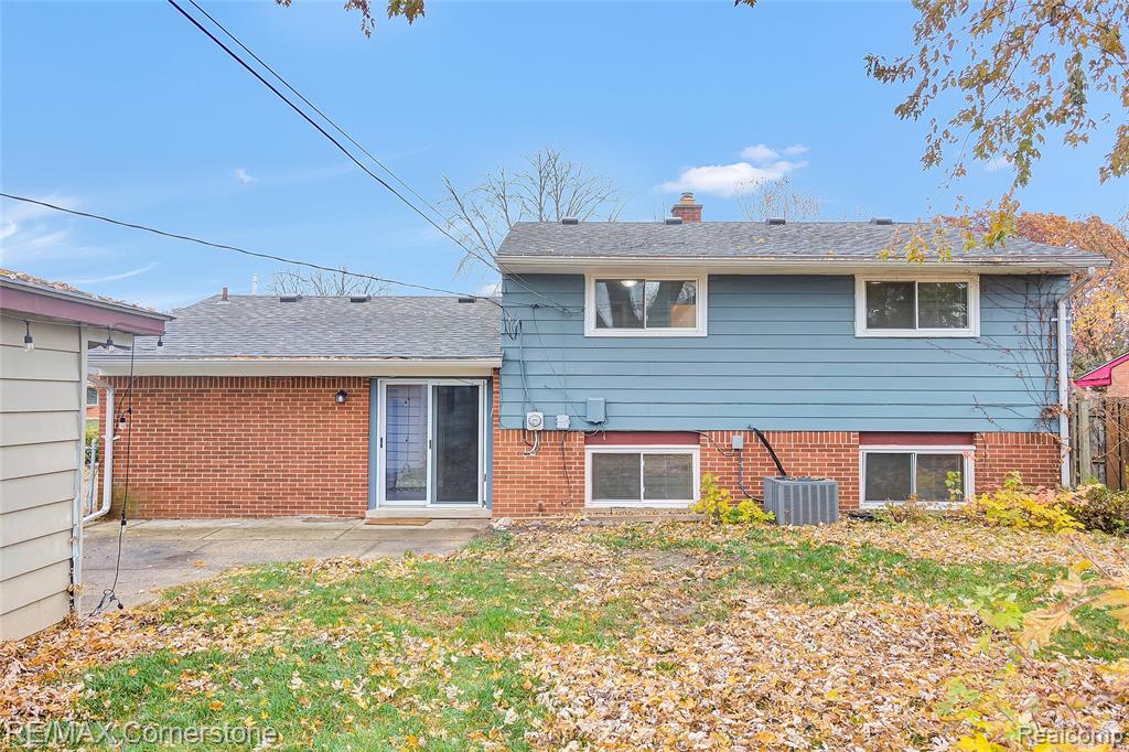 6797 Chirrewa Street, Westland, MI — Photo 26