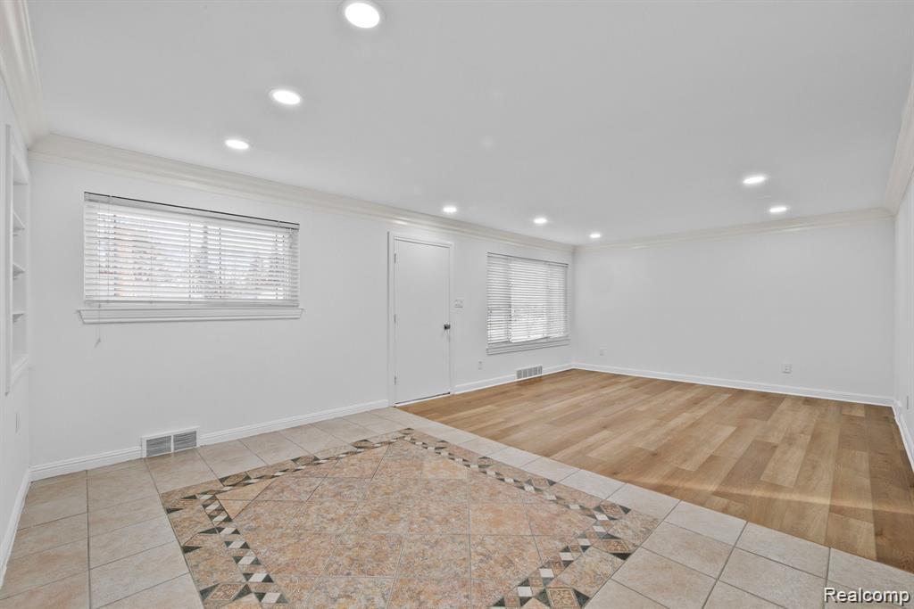 28419 Park Court, Madison Heights, MI 48071 — Photo 8