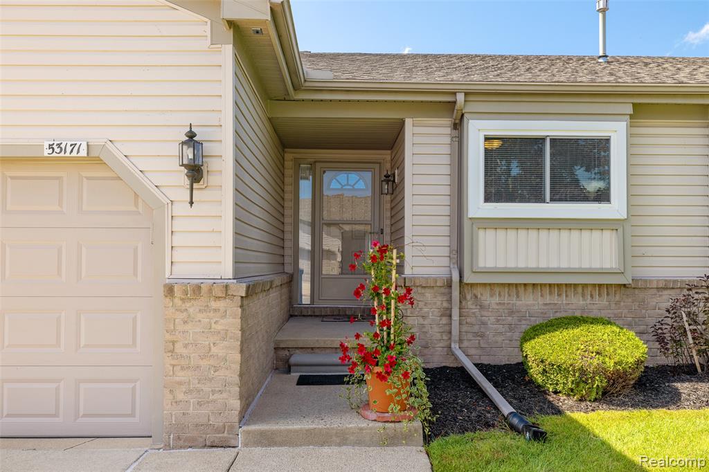 53171 Pineridge Drive, Chesterfield, MI — Photo 4