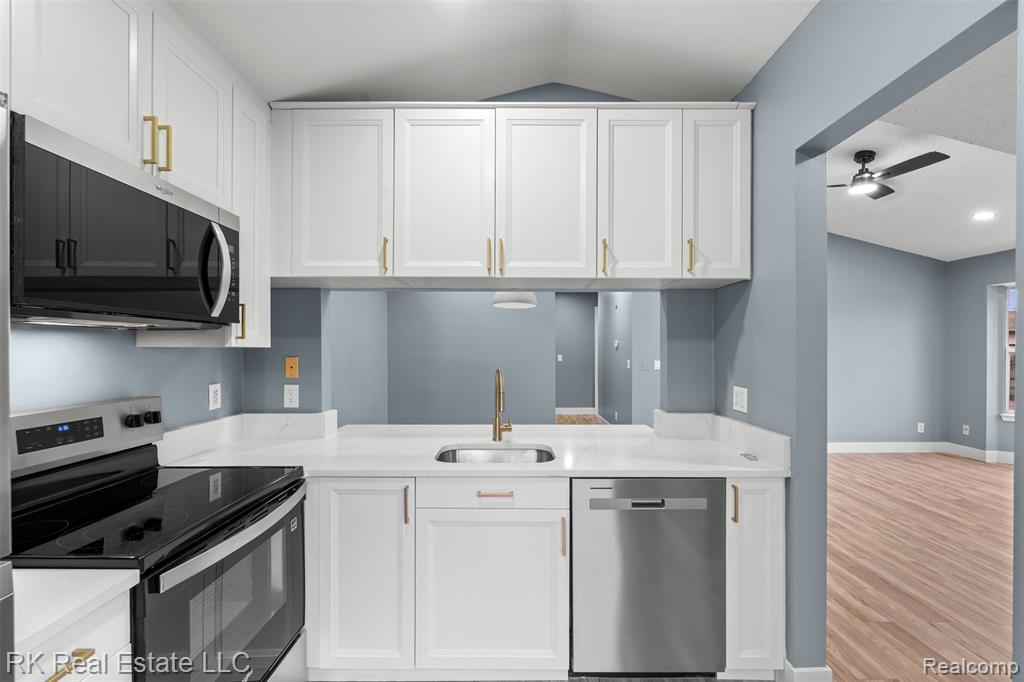 44900 Bayview Drive Unit #20, Novi, MI 48377 — Photo 9