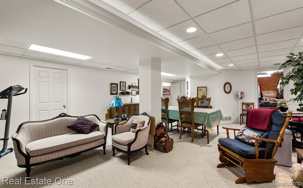 907 CALPERNIA, 29, Wixom, MI 48393 — Photo 20
