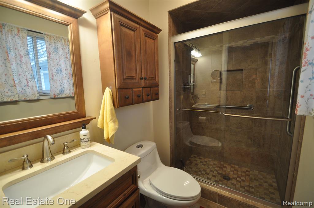 46654 SPRINGHILL Drive, Utica, MI 48317 — Photo 14