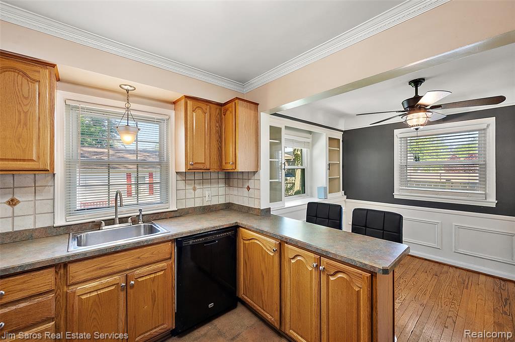 2371 Allard Avenue, Grosse Pointe Woods, MI 48236 — Photo 15