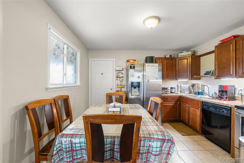 2378 River Drive, Lincoln Park, MI 48146 — Photo 8