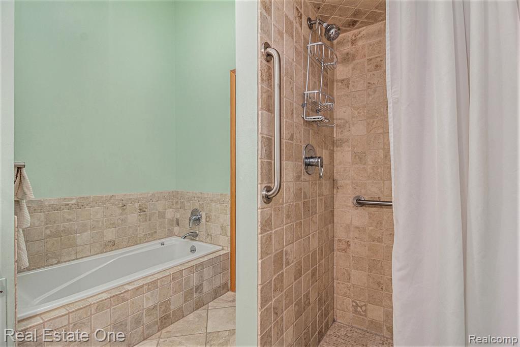 3125 N Tipsico Lake Road, Hartland, MI 48353 — Photo 20