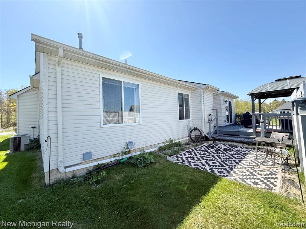 8205 Peninsula Circle, Grand Blanc, MI 48439 — Photo 32