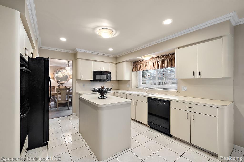 43159 La Bouquet Court, Sterling Heights, MI 48314 — Photo 25