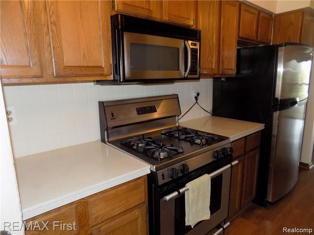 48195 Bayshore Drive, Belleville, MI 48111 — Photo 9