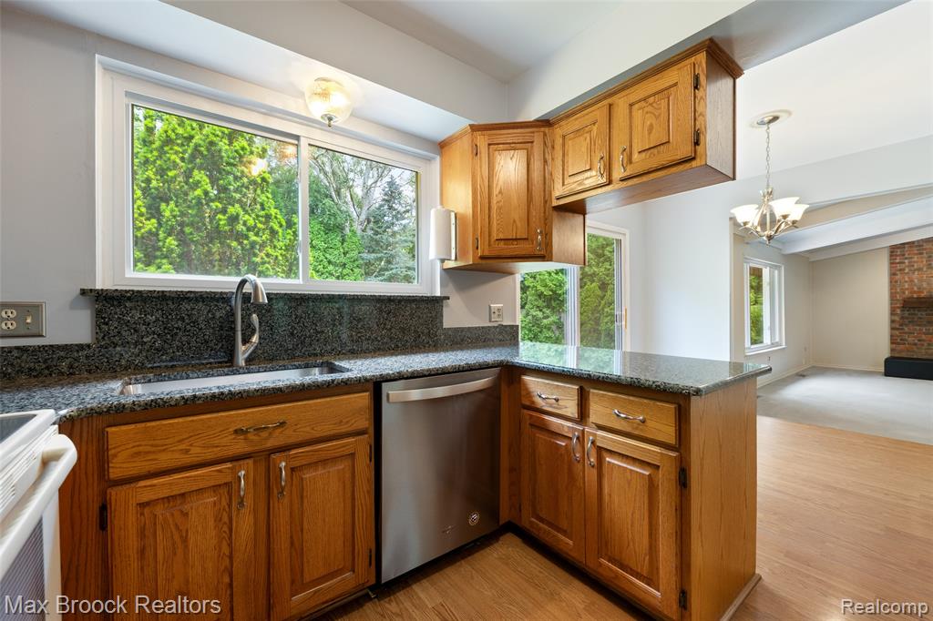 683 Thurber Drive, Troy, MI 48085 — Photo 17