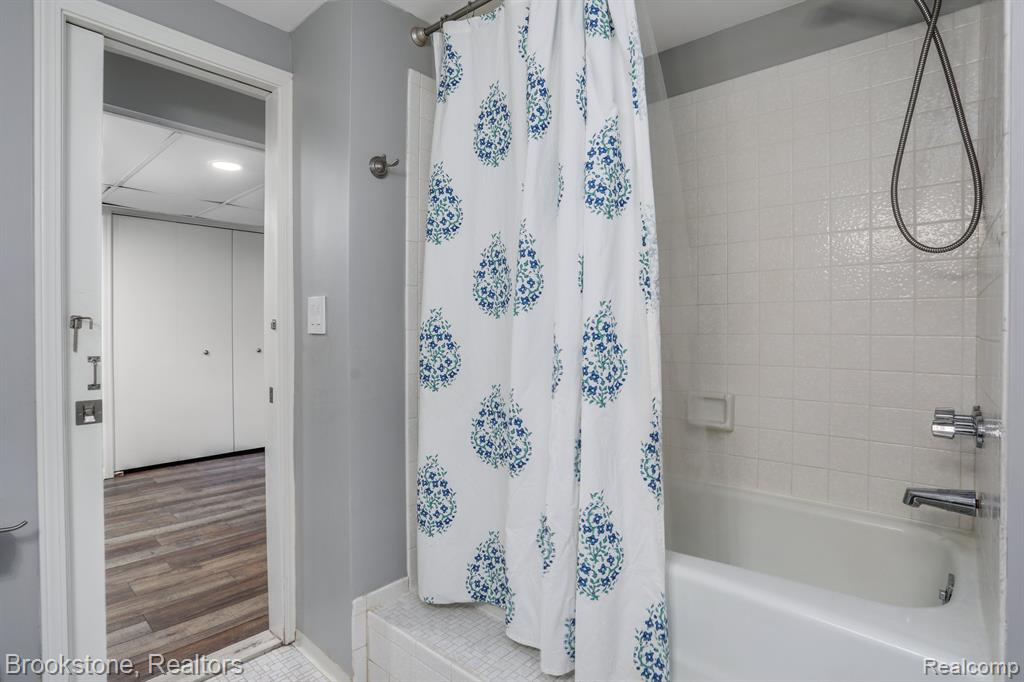 7503 LOCKLIN, West Bloomfield, MI 48324 — Photo 43