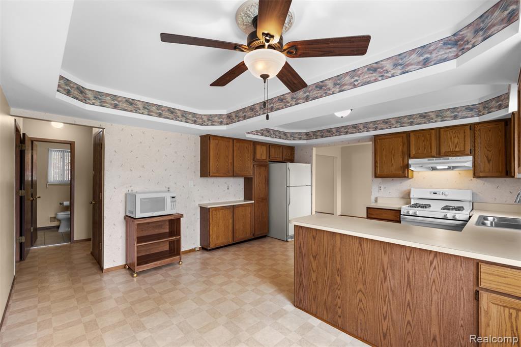 4210 Wingate Drive, Sterling Heights, MI 48310 — Photo 18
