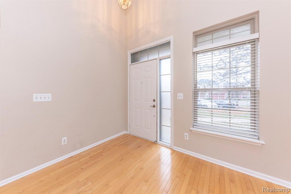 7246 Gateway Drive, West Bloomfield, MI — Photo 17