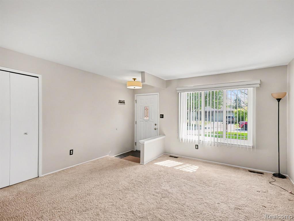 39629 Edgemont Drive, Sterling Heights, MI 48310 — Photo 27