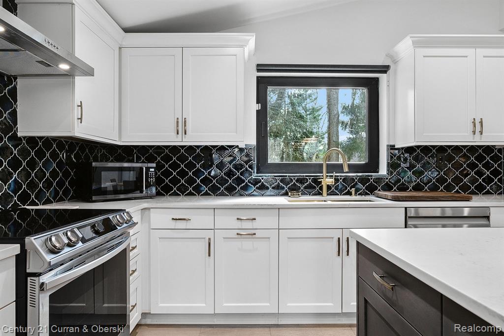 4421 W MAPLE Road, Bloomfield Hills, MI 48301 — Photo 9