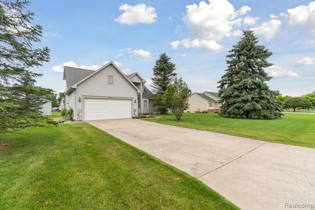 8062 FOX HOLLOW Road, Goodrich Vlg, MI — Photo 2