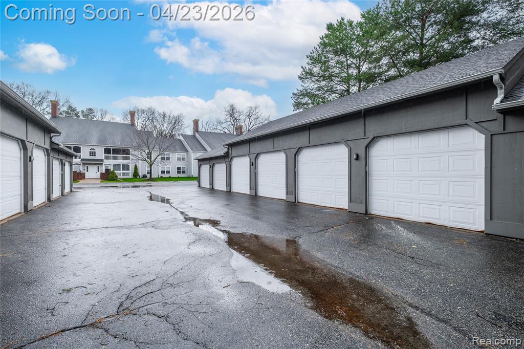 1221 Curzon Court, 203, Howell, MI 48843 — Photo 3
