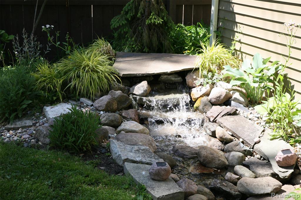 717 W 12 MILE Road, Royal Oak, MI 48073 — Photo 33