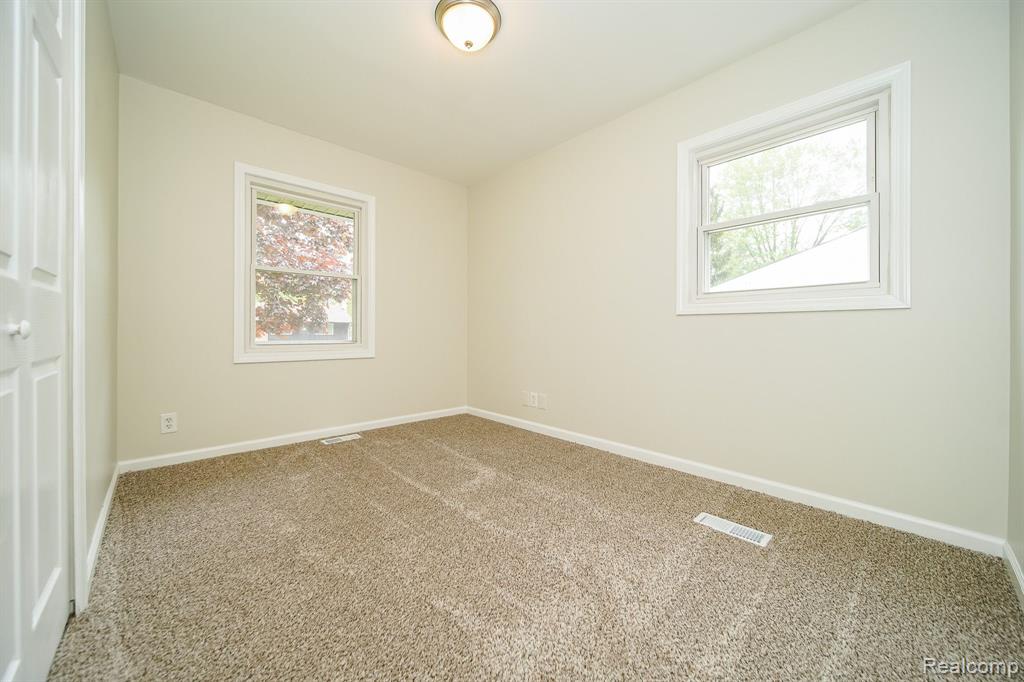 598 COVINGTON Street, South Lyon, MI 48178 — Photo 45