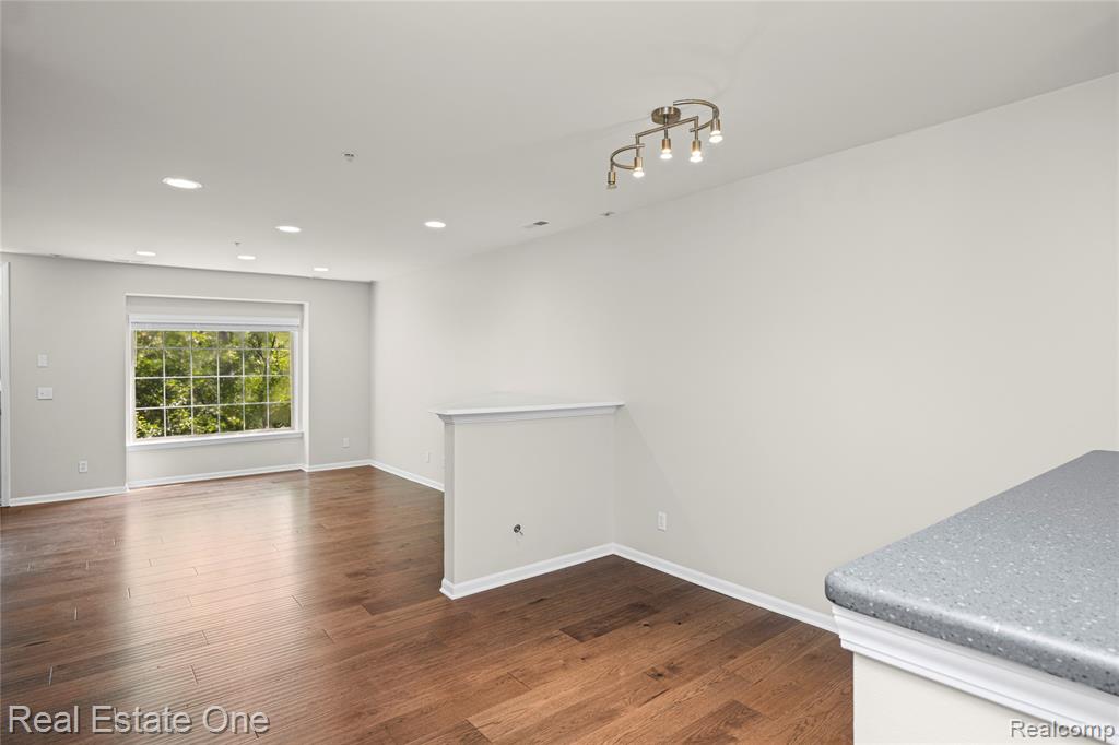 609 Village Lane, Milford, MI 48381 — Photo 11